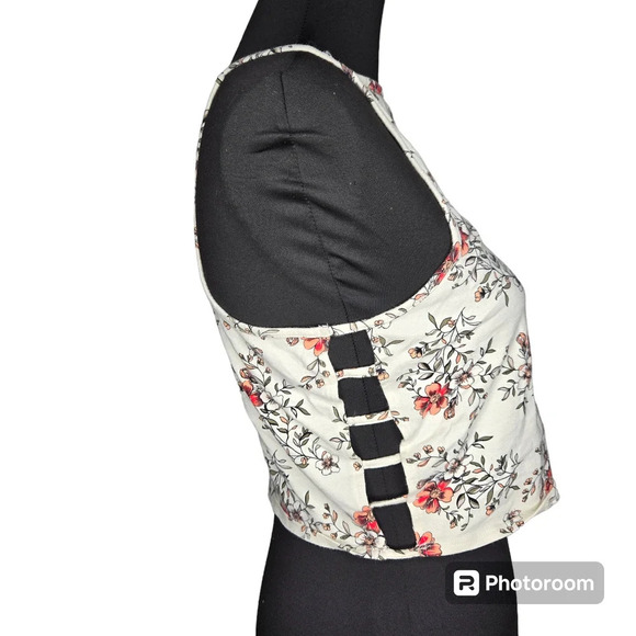 4 Crop Top Bundle - Picture 2 of 10